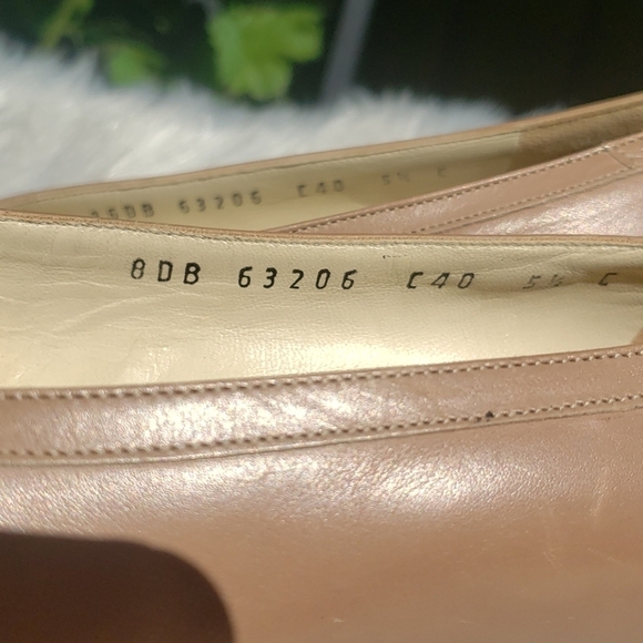 Salvatore Ferragamo Taupe Leather Heels 5.5C - Picture 6 of 15